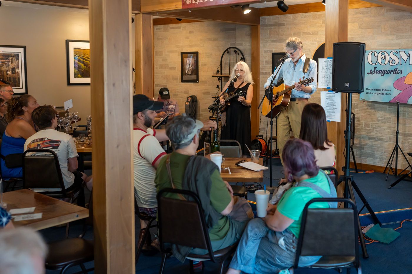 Molly Moon and Rielly OConnor performing at Country Heritage Winery