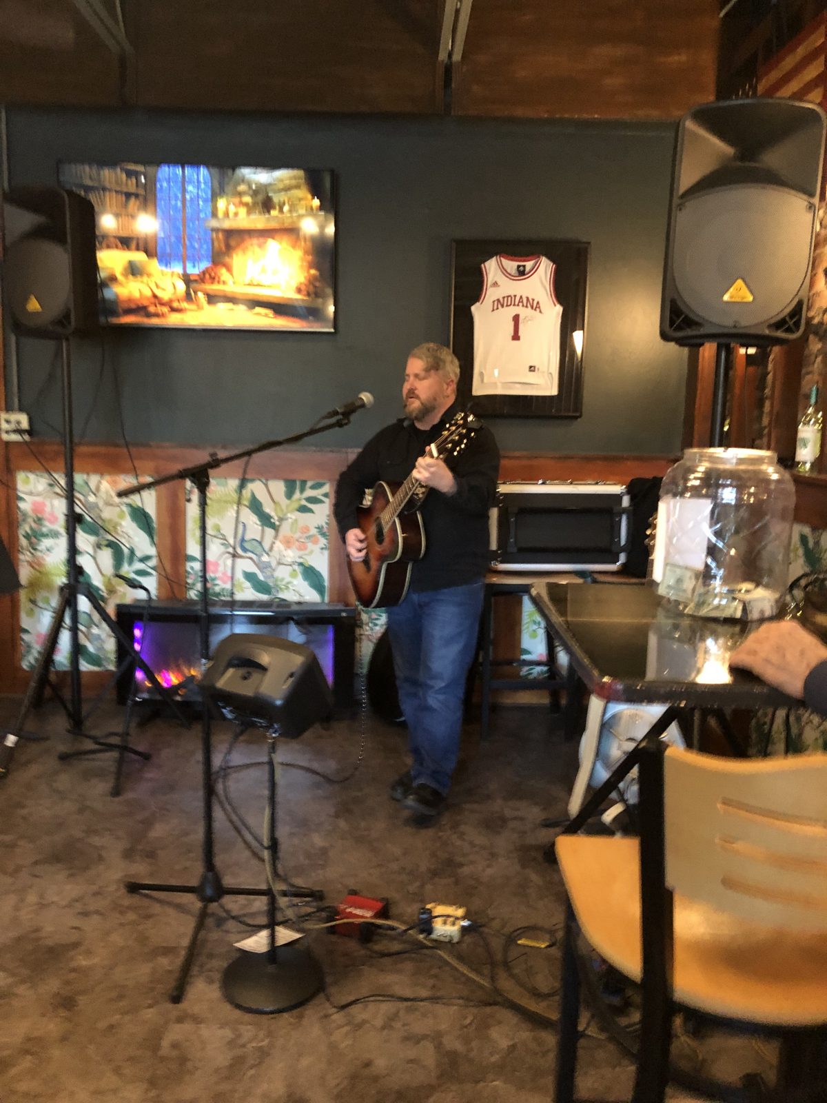 A songwriter performing at Sleeper's